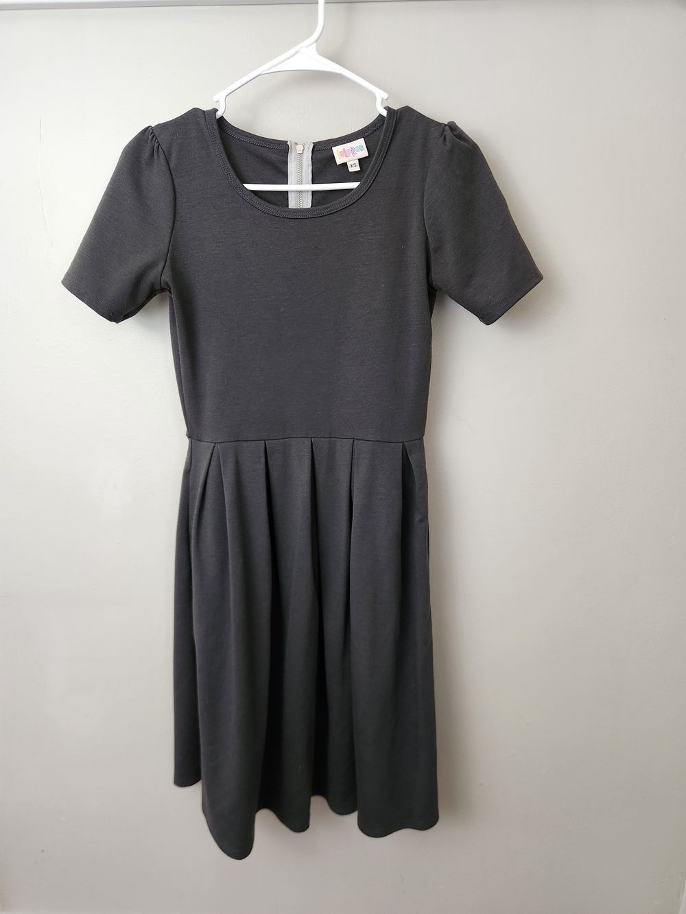 LuLaRoe Gray Amelia Pleated Short Sleeve Knit Dress Modest Midi Simple